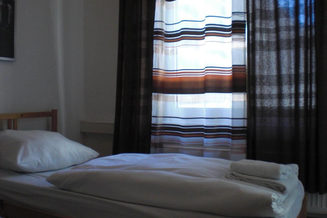 Hotel Komet Дюссельдорф Экстерьер фото